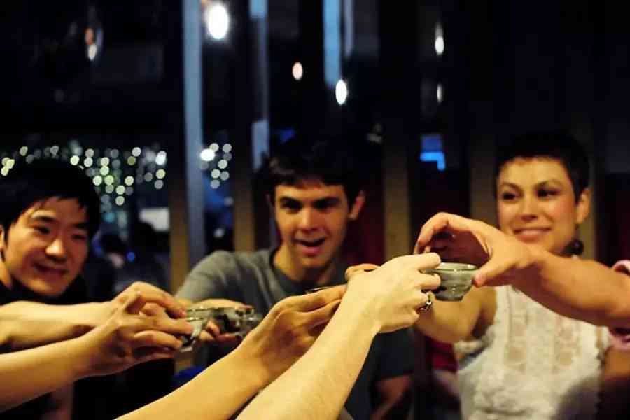 为什么中国的“酒桌文化”让人印象深刻？