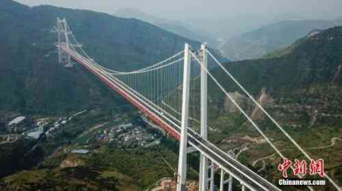 世界山区峡谷第一高塔悬索桥全面建成