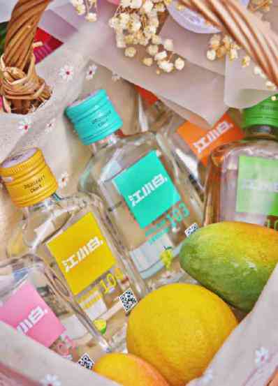 混饮挑战刷屏抖音 为啥好多人都爱用江小白调酒喝?