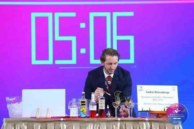 混饮挑战刷屏抖音 为啥好多人都爱用江小白调酒喝?