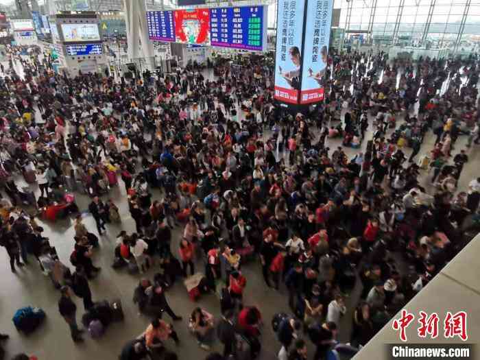 广铁多措并举助百万学子平安回家(组图)