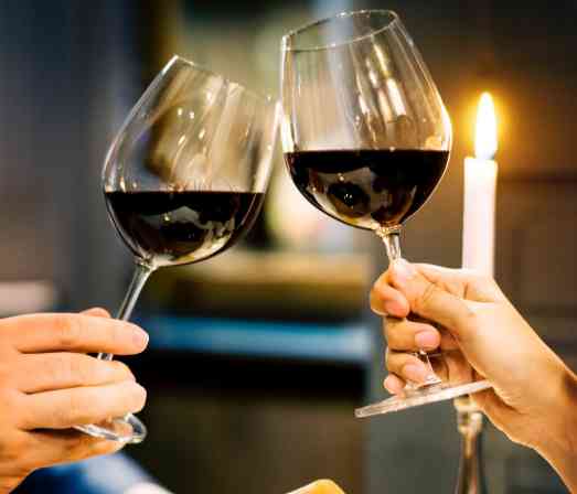 自酿水果酒，需要哪些步骤来进行操作？