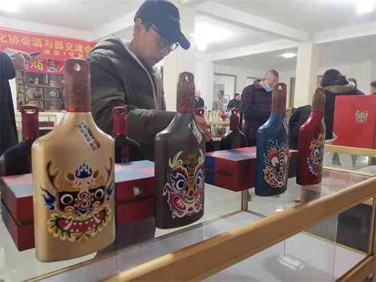 弘扬酒器文化 保定市酒器文化协会酒与器交流会成功举办