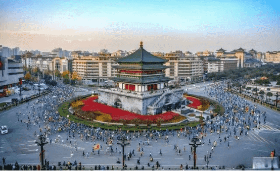 西马顺利举行 跑出古城风采 拼搏不忘初心 怡和与你同在