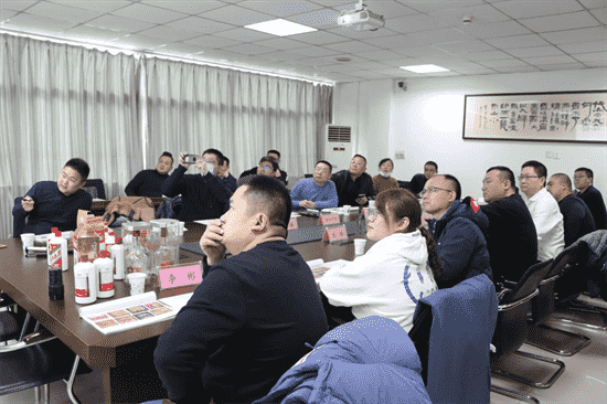 山东个体私营企业协会酒业分会第一期陈年白酒收藏鉴定班成功举办