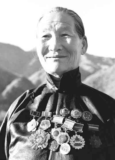 “子弟兵的母亲”戎冠秀_华体会体育正规网
网