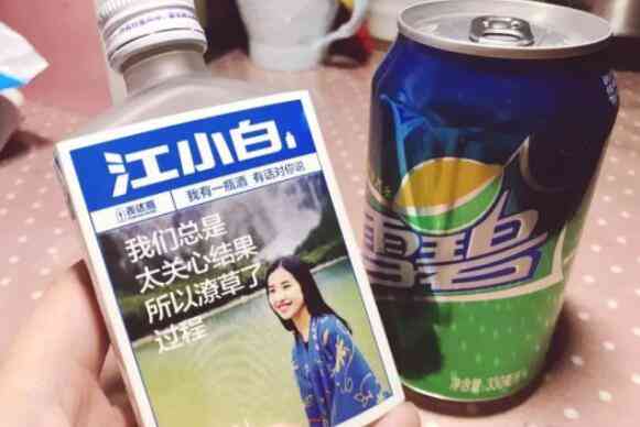 品牌跨界只是一阵风？江小白百奇开创“饼干+酒”先河