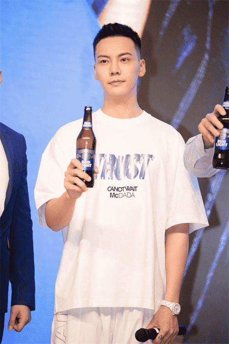 沁爽“蓝”不住 Bud Light百威昕蓝强势登陆中国