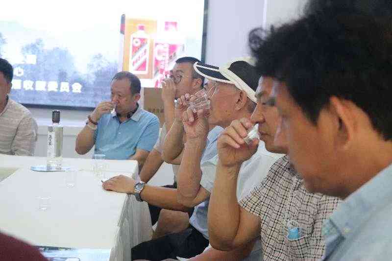 保定市酒器文化协会参加老酒品鉴活动