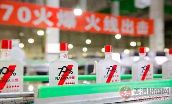 五粮浓香系列酒公司推出火爆新品——70°火爆原度小酒