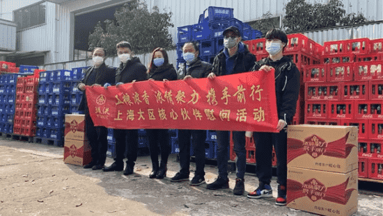 所有坚守都值得敬佩：疫情下一个白酒销售人的一天