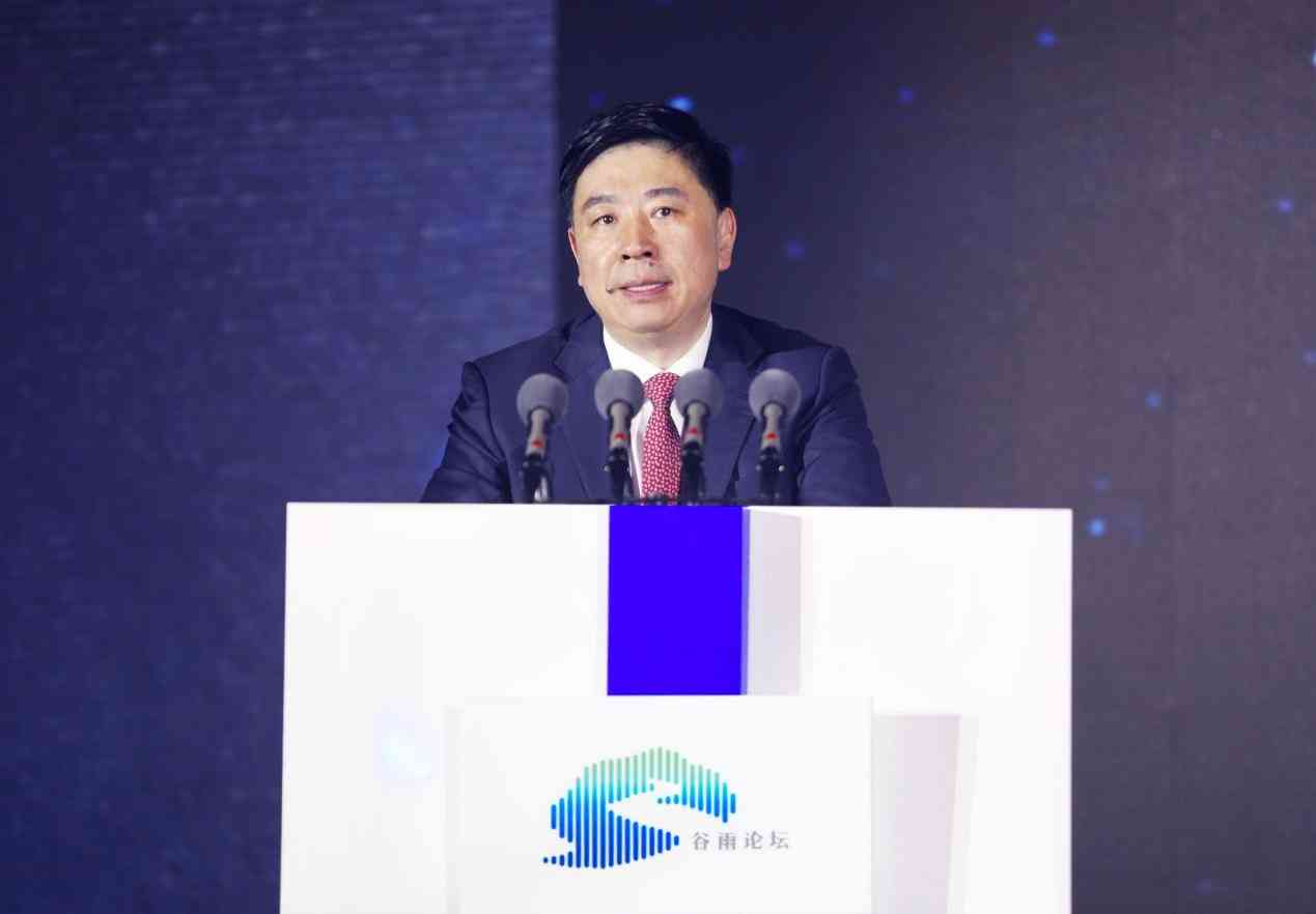 洋河王耀怀一颗绵柔心，谷雨论坛上为梦圆酒都精彩发声