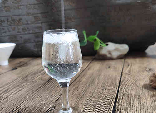 疫情未退餐饮萧条 白酒行业如何构建家庭场景消费？_华体会体育正规网
网
