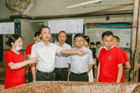 高卫东、李静仁调研茅台酒四轮次生产