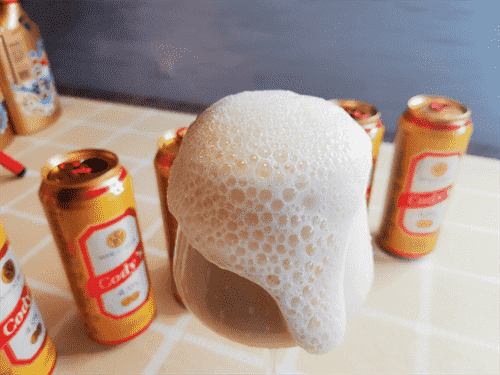 喝啤酒还在对瓶吹吗？快停下 别再糟蹋啤酒了！