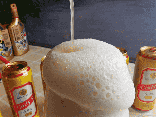 喝啤酒还在对瓶吹吗？快停下 别再糟蹋啤酒了！