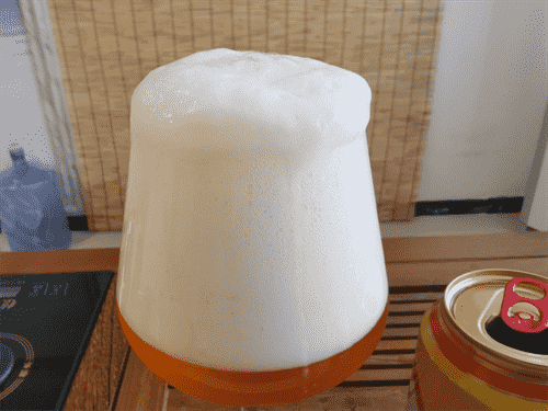 喝啤酒还在对瓶吹吗？快停下 别再糟蹋啤酒了！