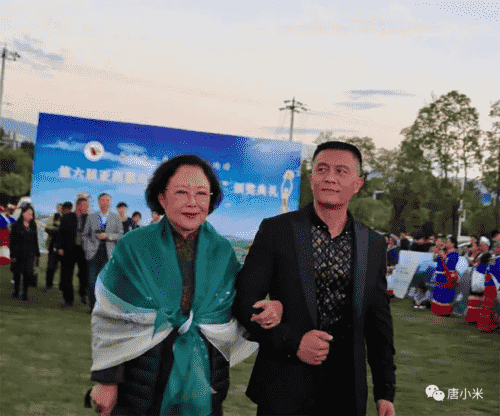 数据化品牌唐小米携百圆光瓶家族签约形象大使常戎！