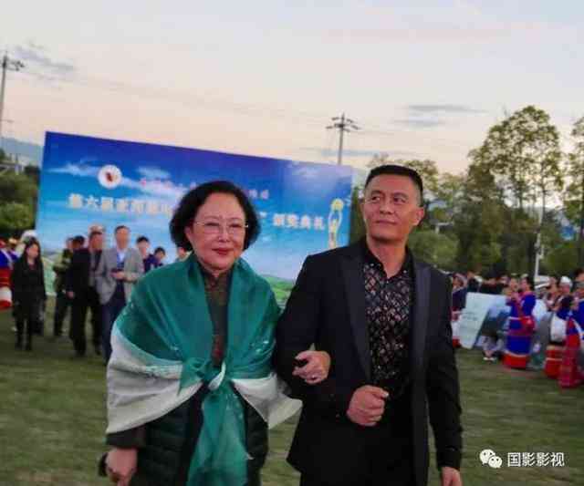 高线光瓶酒标杆品牌-光瓶贵族唐小米重磅签约品牌形象大使常戎，