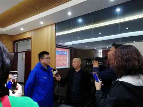 市酒器文化协会举办学习可敬抗疫精神专场报告会