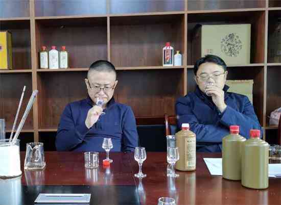 助力酱酒发展 著名白酒专家罗爱民赴茅台镇酱人席大师工作室调研
