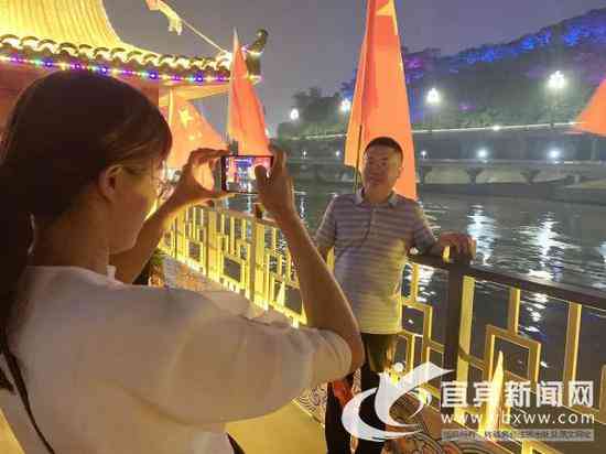 宜宾三江游船成热门“打卡地” 吸引上千游客体验_华体会体育正规网
网