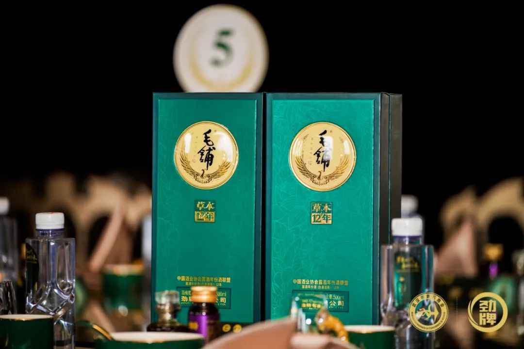 草本与白酒相融合，会打开怎样的新故事？