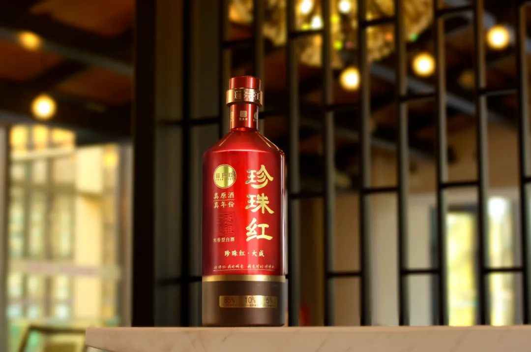 珍珠红推出了白酒系列诚意新品——珍珠红·大成酒