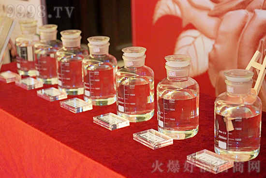 酒桌上的一些经典劝酒词、踹酒词，春节必备！