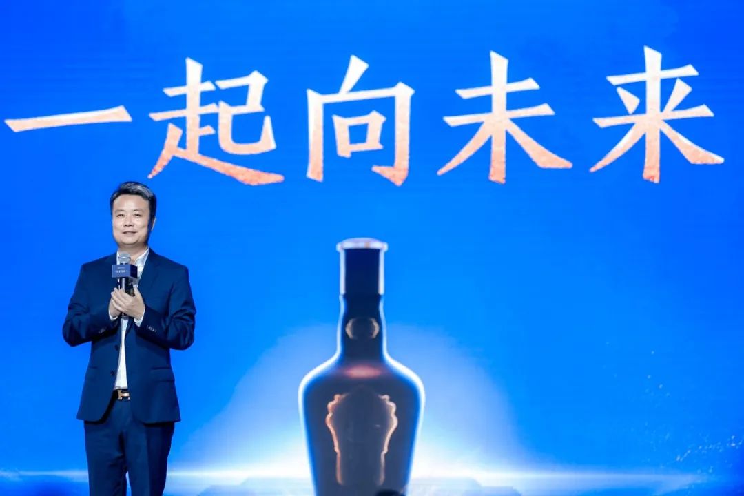 “霸屏”12大城市地标，珍十五官宣进入3.0时代，打法全面升级