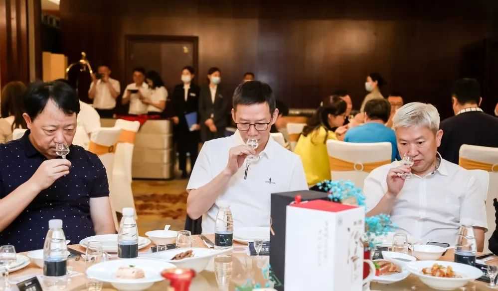 为何只将酱酒基地授权给了金酱？推出的产品又有哪些特色？