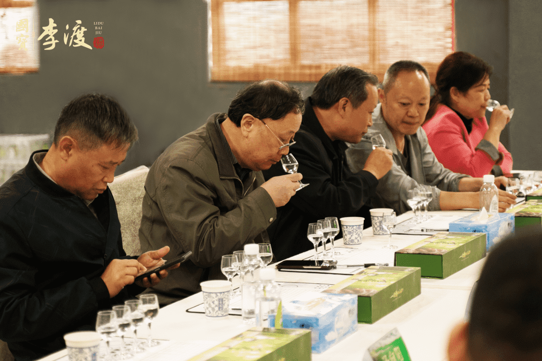 李渡酒业举行国宝李渡一号实验车间酿酒质量鉴评会