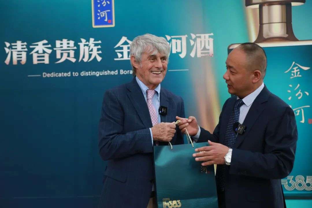 米卢为世界杯预热，“足坛传奇”为何相中金汾河？