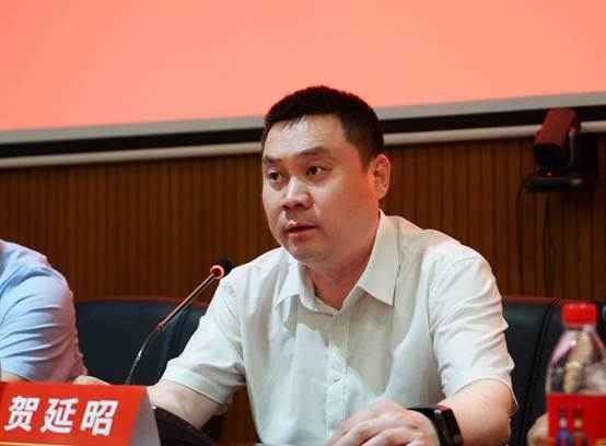 </p> <p>  河北省文化和旅游厅党组成员、副厅长李新杰，河北广播电视台(集团) 副总经理罗大成，河北奥林匹克体育中心主任鲁晓琳，中仁传媒暨闪凝娱乐董事长王宏宇，河北衡水老白干酒业股份有限公司副总经理、衡水老白干营销有限公司总经理贺延昭，衡水老白干营销有限公司营销总监刘伟，衡水老白干营销有限公司石家庄高端大区经理赵兰鳔等领导嘉宾出席本次发布会。 </p> <p>  人民网、新华网、河北日报、河北广播电视台、长城新媒体、新浪、网易、搜狐、凤凰、河北新闻网、燕赵都市报、石家庄日报、石家庄交通广播、石家庄音乐广播等30余家媒体代表到场见证。 </p> <p>  活动现场，河北衡水老白干酒业股份有限公司副总经理、衡水老白干营销有限公司总经理贺延昭现场发布：2023年9月16日19点30分，甲等20十八酒坊金奖明星演唱会将在石家庄正定新区河北奥林匹克体育中心举办，演唱会邀请了孙楠、谭维维、周晓鸥、斯琴格日乐、袁树雄、程响等明星到场倾情献唱。 </p> <p>  <img alt=
