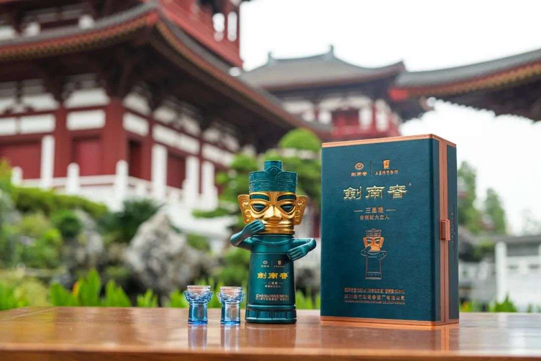剑南春三星堆青铜纪大立人开启预售！